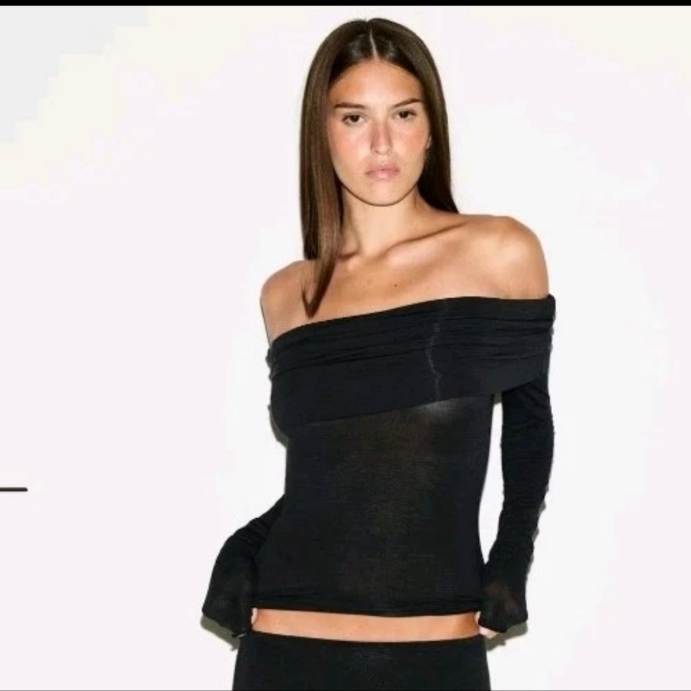 Skims Soft Smoothing Seamless off the shoulder top Large